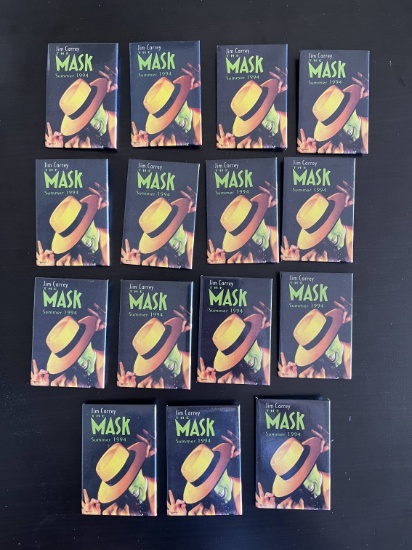 (15) 1994 Jim Carrey's "The Mask" Movie Promo Pins / Buttons