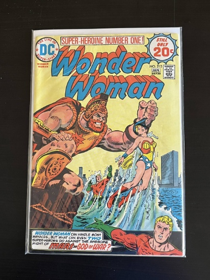 Wonder Woman DC Comic #215 Bronze Age 1975