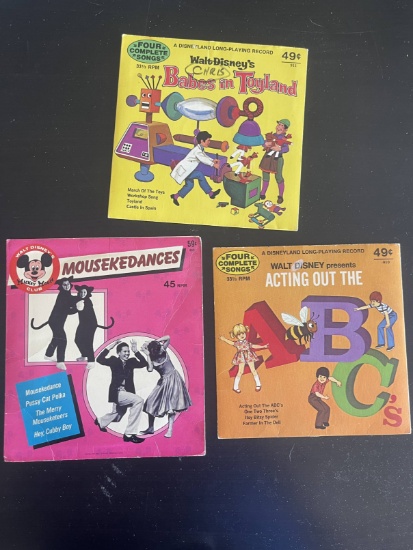 (4) Vintage Kids' Walt Disney Records.