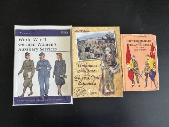 3 Vintage Military Books 2 in Spanish Plus World War II German Womans Services Uniforms