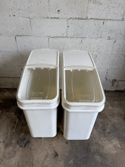 Baker's Mark 176BIN21GL 21 Gallon White Plastic Mobile Ingredient Bins w/Lids