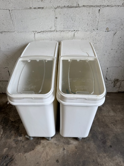 Baker's Mark 176BIN21GL 21 Gallon White Plastic Mobile Ingredient Bins w/Lids