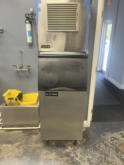 Scotsman F0822A-1E Prodigy Plus 800lb. Flake Ice Machine w/Ice-O-Matic Storage Bin
