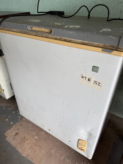 GE 30" White Chest Freezer