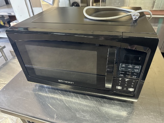 Emerson MW1612B 1100 Watts Microwave Oven