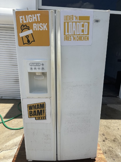 Refrigerator/Freezer w/Ice Maker