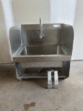 17.25”W All S/S Wall Mount Hands-Free Hand Sink w/Knee Pedals w/Side Splashes w/Faucet 15.5”D