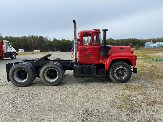 1971 Mack R685 T/A Truck Tractor