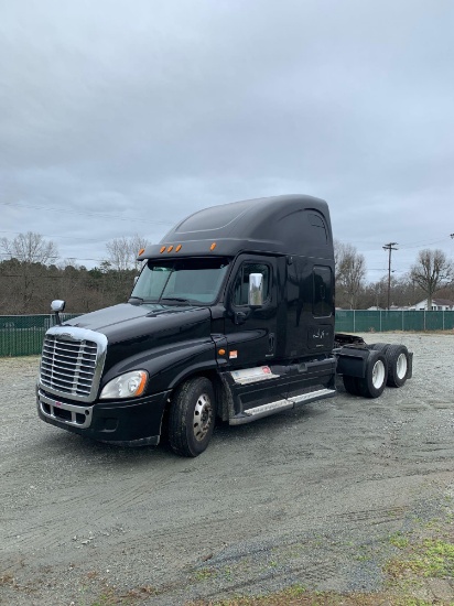 2010 Freightliner Cascadia 125 T/A Sleeper Truck Tractor