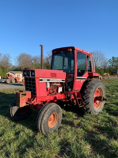 International 1086 Tractor