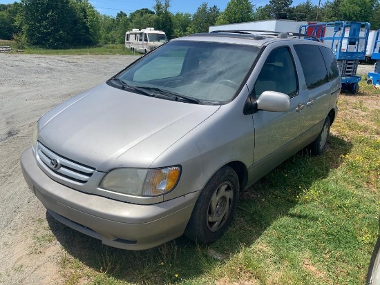 2001 Toyota Sienna Mini Van