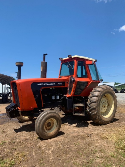 Allis-Chalmers 7010 Tractor