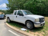 2005 Ford F-250 XL Super Duty Extended Cab Truck
