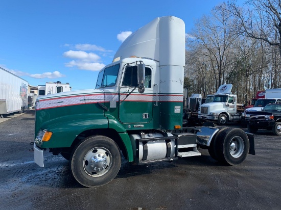 1999 Freightliner FLD112 S/A Daycab Truck Tractor