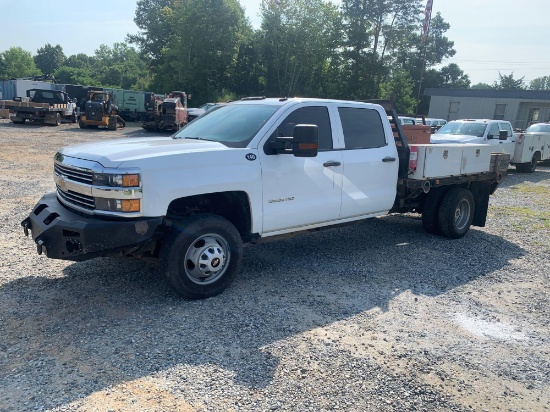 2016 Chevy 3500 HD 4x4 Crew Cab Flat Bed Truck