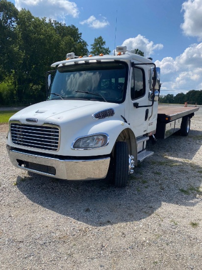 2009 Freightliner Business Class M2 Extended Cab S/A Rollback Truck