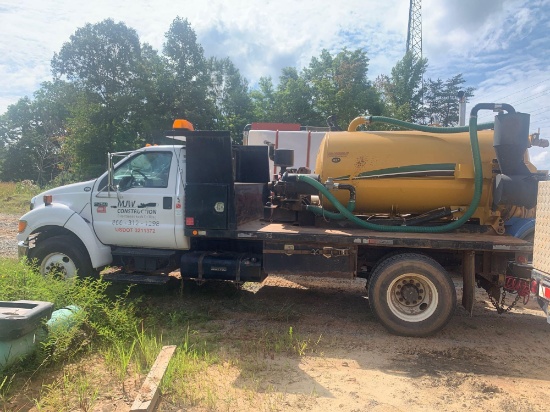 2005 Ford F750 S/A Flatbed Truck