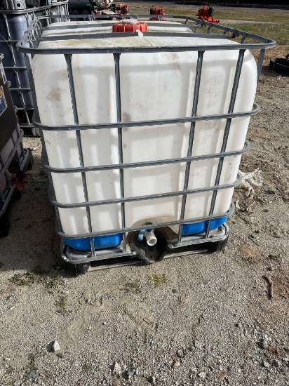 250 Gallon Poly Tote In Crate
