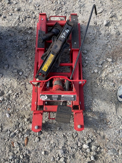 Torin Big Red Jacks 1500 -LB Bottle Jack