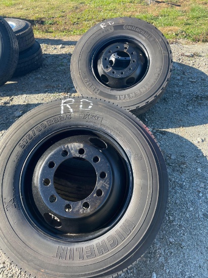 Quantity of 4 22.5 Tires
