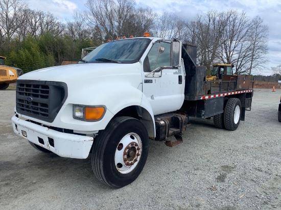 2000 Ford F750 S/A Flatbed Truck