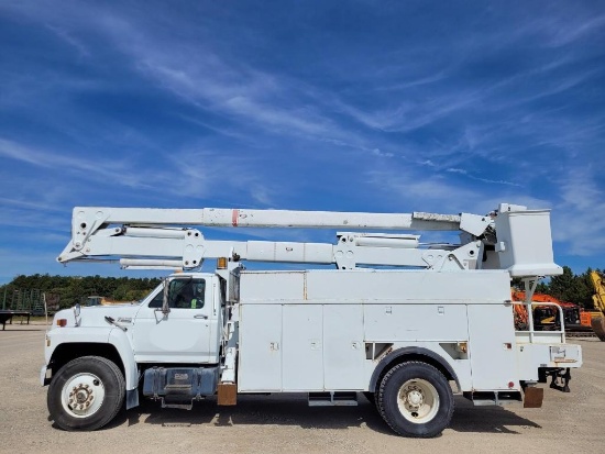 FORD F800 S/A BUCKET TRUCK WITH REACHALL AP050MH