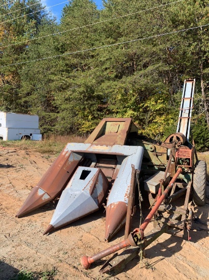 NEW IDEA 324 CORN PICKER