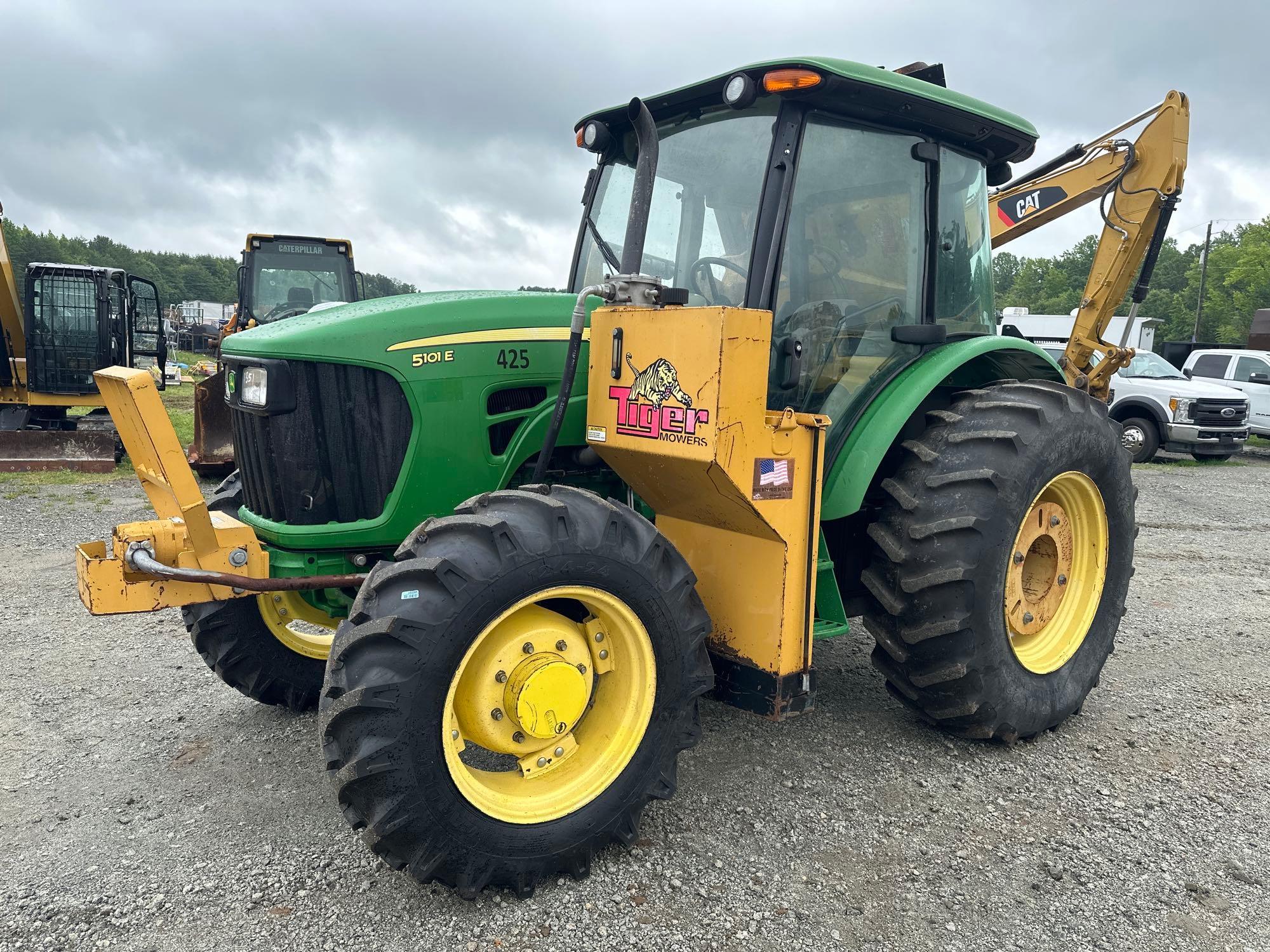 2015 JOHN DEERE 5101E MFWD TRACTOR WITH TIGER | Proxibid