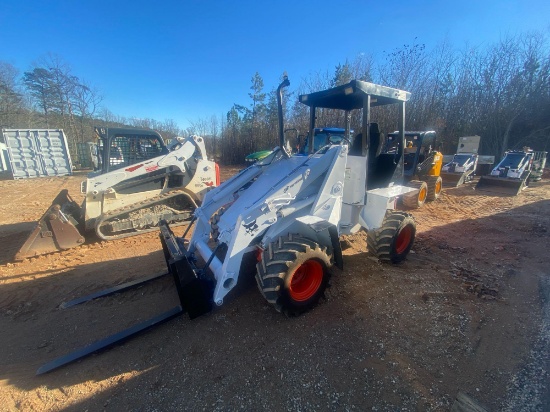 Bobcat 2000 Series Articulated Front End Loader