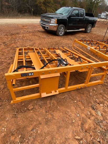 LandHonor Skid Steer Hydraulic Square Bale Clamp Attachment