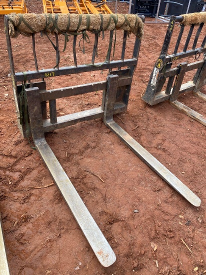 48IN 5500LB Skid Steer Pallet Fork Attachment