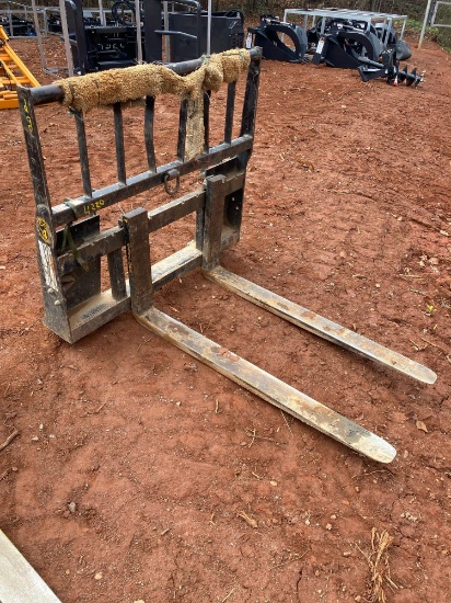 48IN 5500LB Skid Steer Pallet Fork Attachment