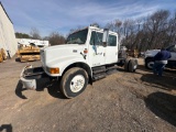 2001 INTERNATIONAL 4700 CREW CAB CAB AND CHASSIS TRUCK