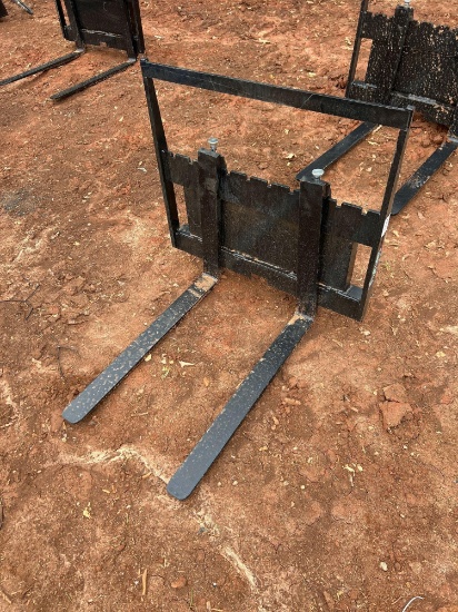 FUTURE Mini Skid Steer Fork Attachment
