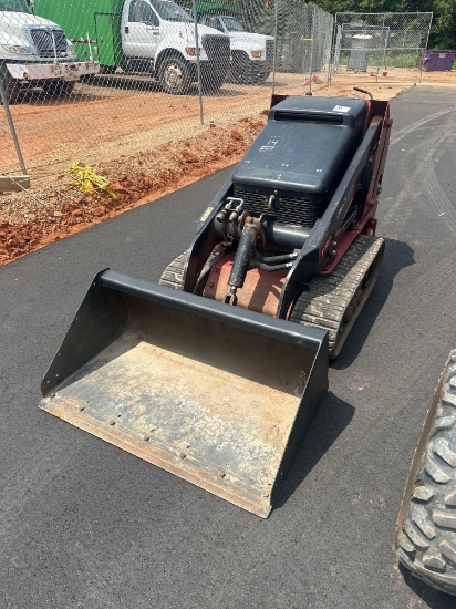 TORO DINGO TX-525 WIDE TRACK STAND ON MINI SKID STEER