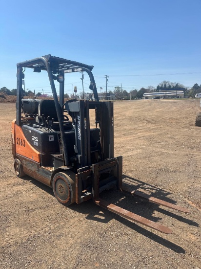 2015 DOOSAN G25P-5 5000LB PNEUMATIC FORKLIFT
