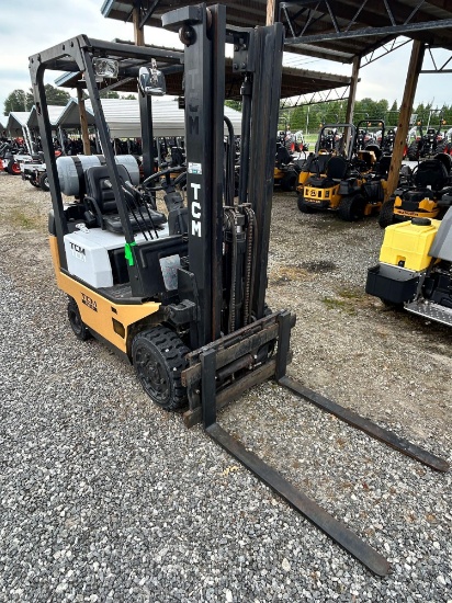 TCM FCG15T8T SOLID TIRE FORKLIFT
