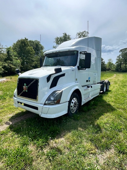 2011 VOLVO VNL647630 D13 T/A SLEEPER TRUCK TRACTOR