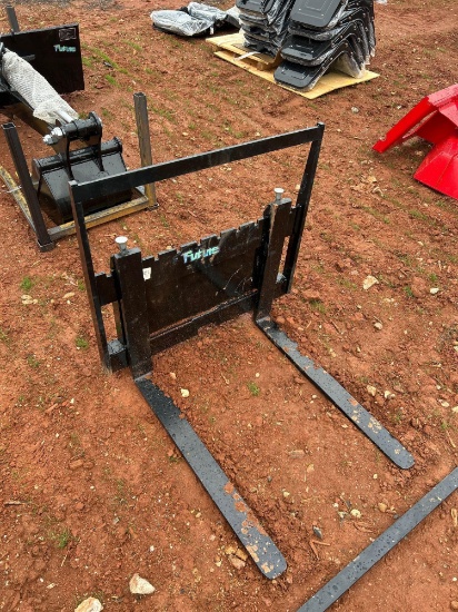 FUTURE MINI SKID STEER FORK ATTACHMENT