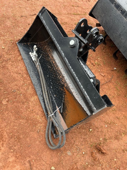 FUTURE MINI EXCAVATOR 32IN SWIVEL BUCKET