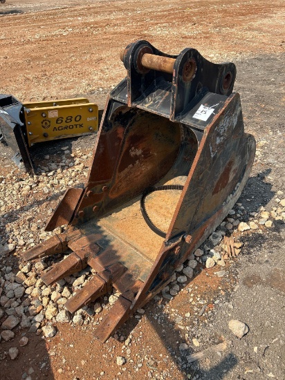 28IN EXCAVATOR DIGGING BUCKET