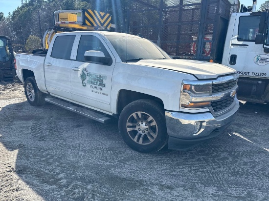 2016 CHEVROLET SILVERADO 1500 4 X 4 CREW CAB PICK UP