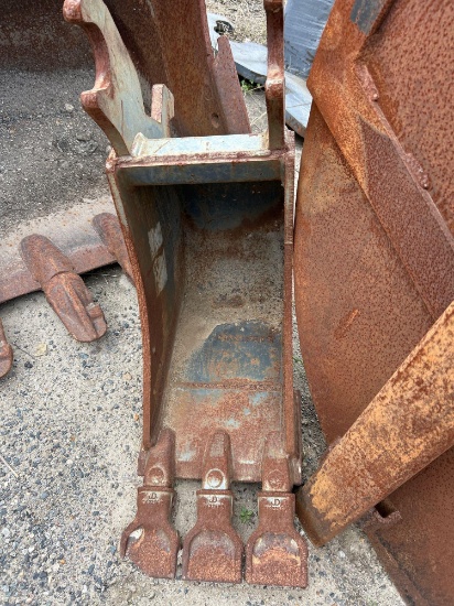 JOHN DEERE 14IN HYDRAULIC EXCAVATOR BUCKET