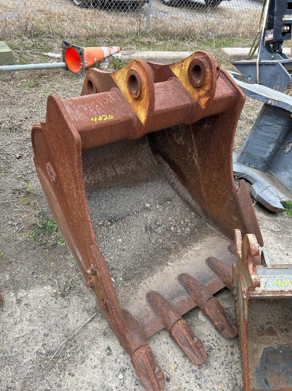 HENSLEY 36IN HYDRAULIC EXCAVATOR BUCKET
