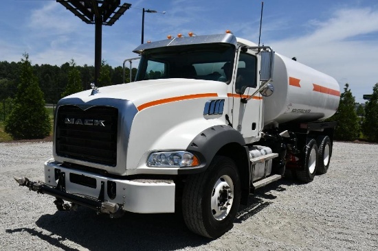 2020 MACK GRANITE 64BR T/A CURRY TANK 4000 GALLON WATER TRUCK