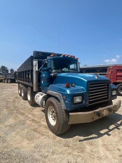 1996 MACK RD690S TRI/A DUMP TRUCK