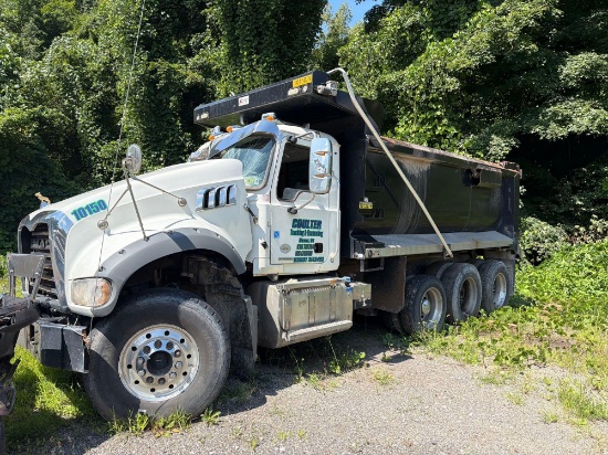 2022 MACK GRANITE GR64F TRI/A DUMP TRUCK - WRECKED SALVAGE