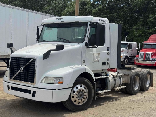 2016 VOLVO VNM T/A 6x4 DAY CAB TRUCK TRACTOR
