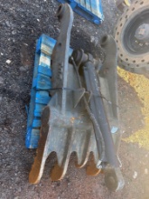 USED HYDRAULIC THUMB