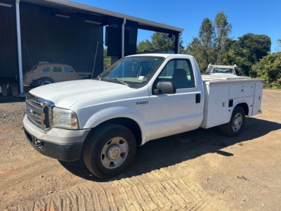 2005 Ford F250 XL Super Duty S/A Regular Cab Sevice Truck